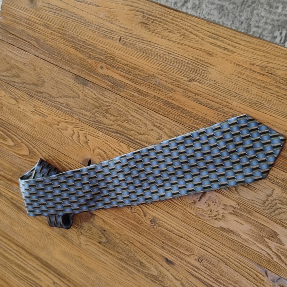 Jos. A. Banks silk tie to new with tags